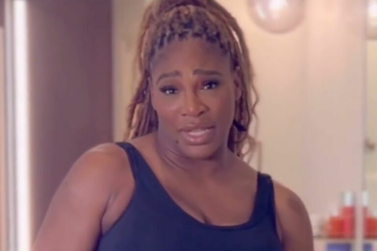 Serena Williams essaie vraiment une jupe trop serrée de Valentino : “Houston, nous avons un problème”