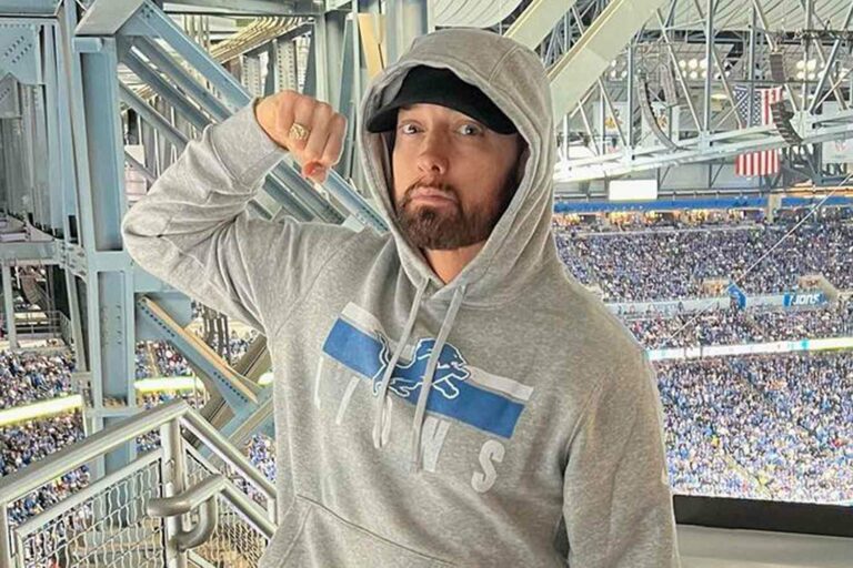 Eminem est « si fier » des Lions de Détroit après une dure défaite au championnat NFC : « Nous reviendrons !!! »