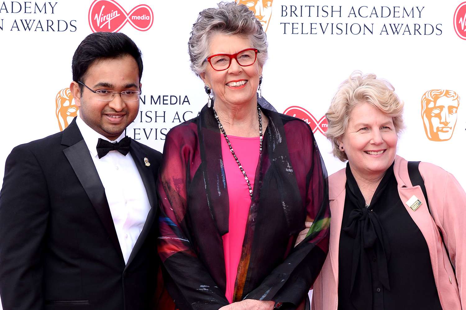 Rahul Mandal, Prue Leith et Sandi Toksvig assistent aux Virgin Media British Academy Television Awards 2019 au Royal Festival Hall le 12 mai 2019 à Londres 