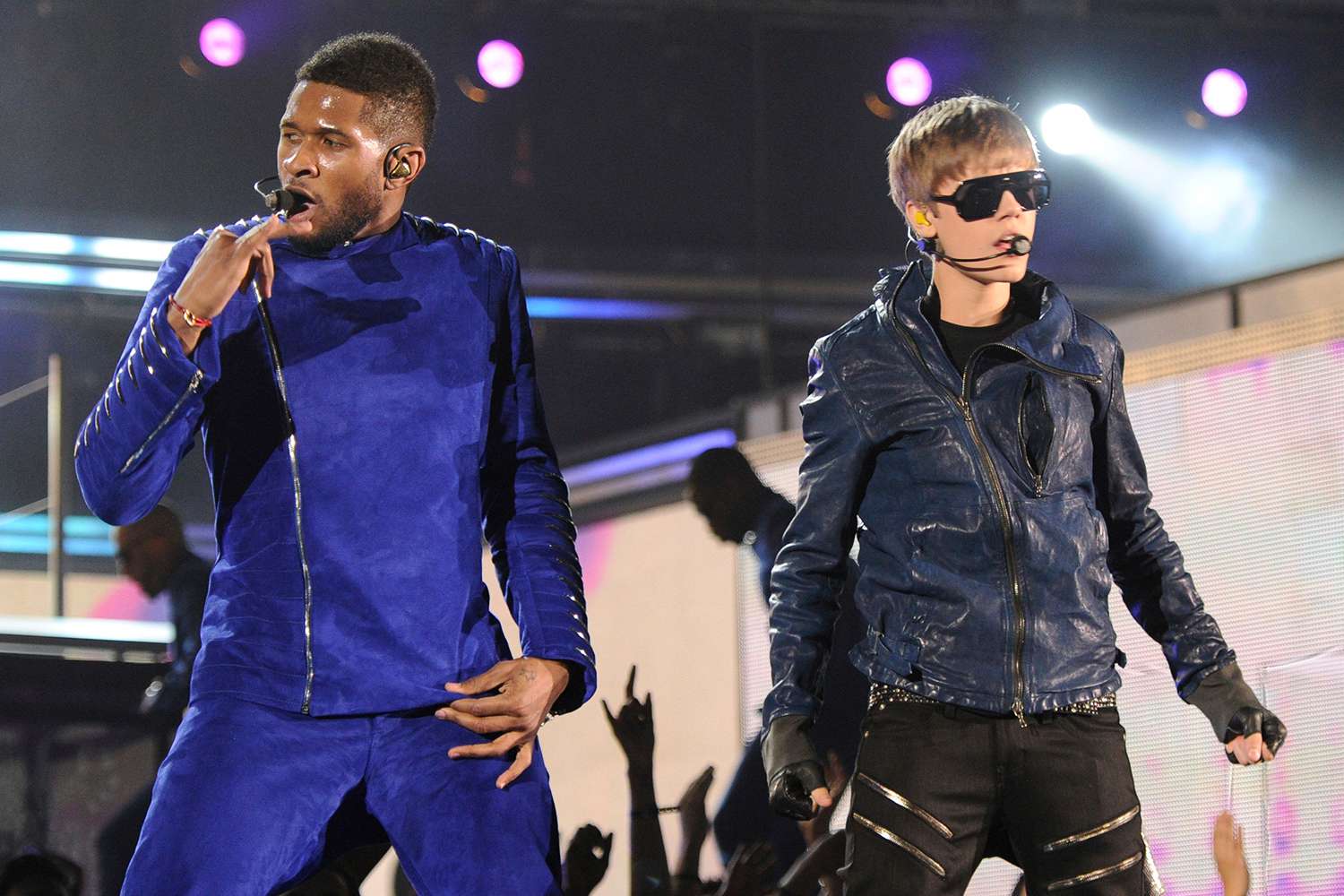 Justin Bieber et Usher se produisent sur scène lors de la 53e cérémonie annuelle des GRAMMY Awards qui s'est tenue au Staples Center le 13 février 2011 à Los Angeles, en Californie. 