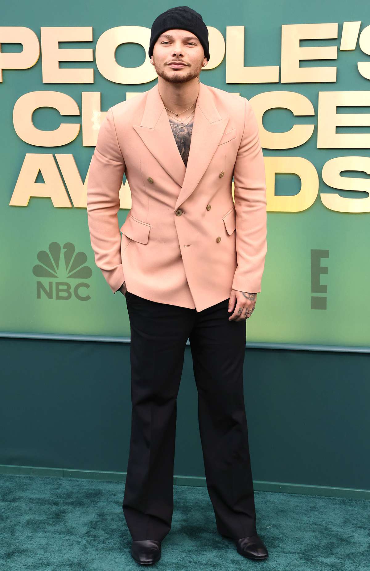 Kane Brown assiste aux People's Choice Awards 2024