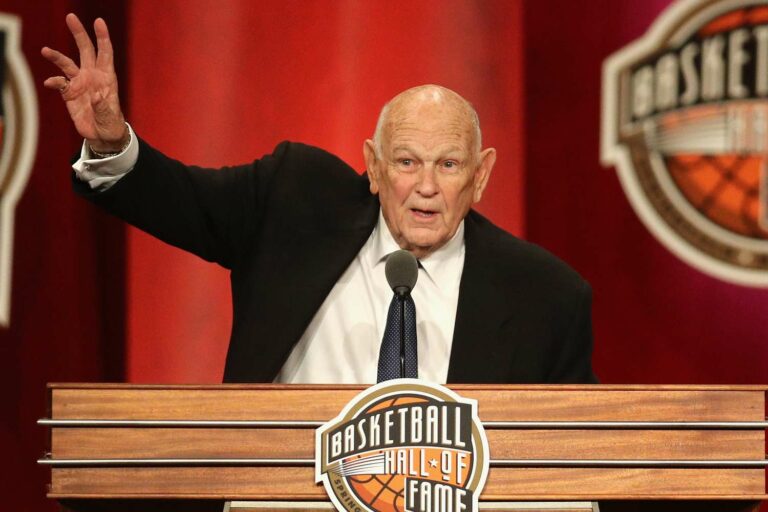 L’entraîneur du Temple de la renommée Lefty Driesell est mort à 92 ans : « Une figure transcendante du basket-ball universitaire »