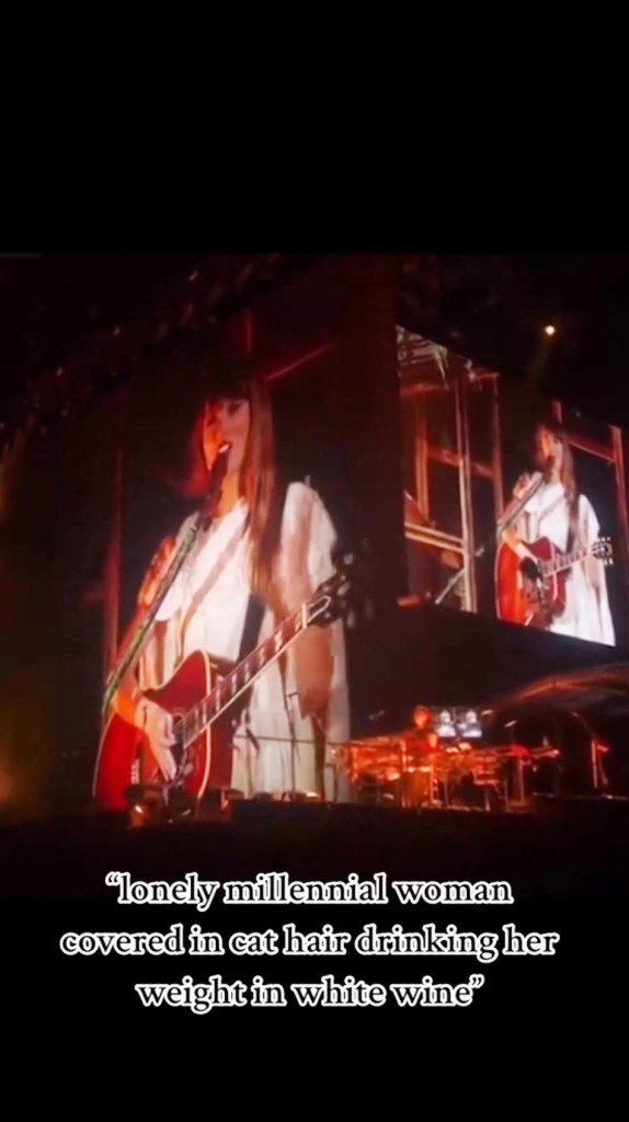 Taylor Swift se produisant lors de la tournée Eras.
