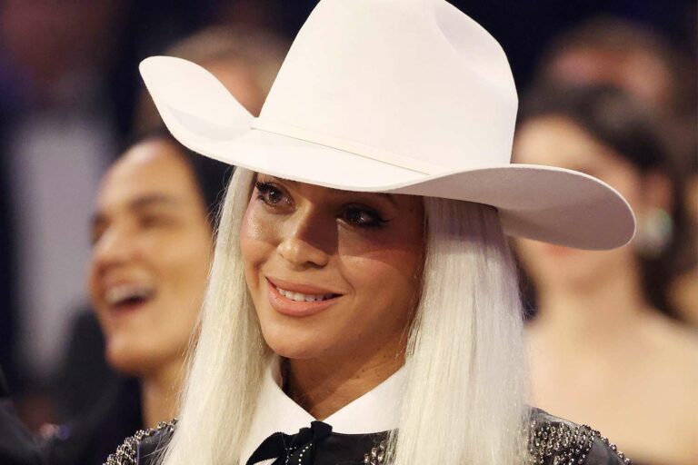 Beyoncé a co-signé Cowboy Core pour 2024 dans un chapeau Stetson aux Grammys 2024.  Cela peut être le vôtre pour 440 $