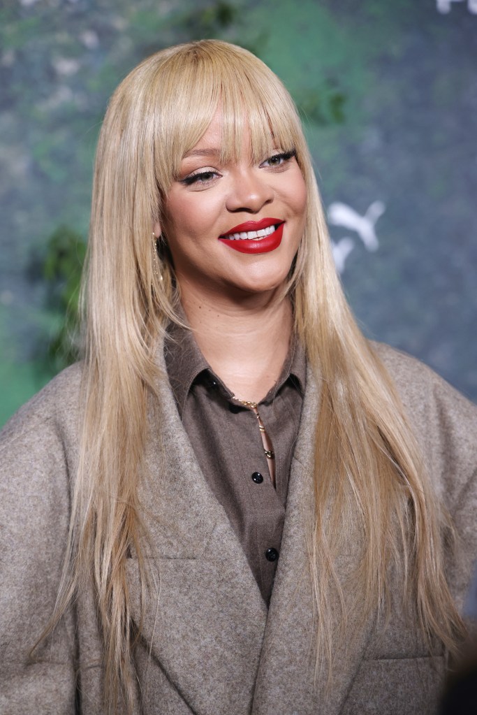 Rihanna souriante