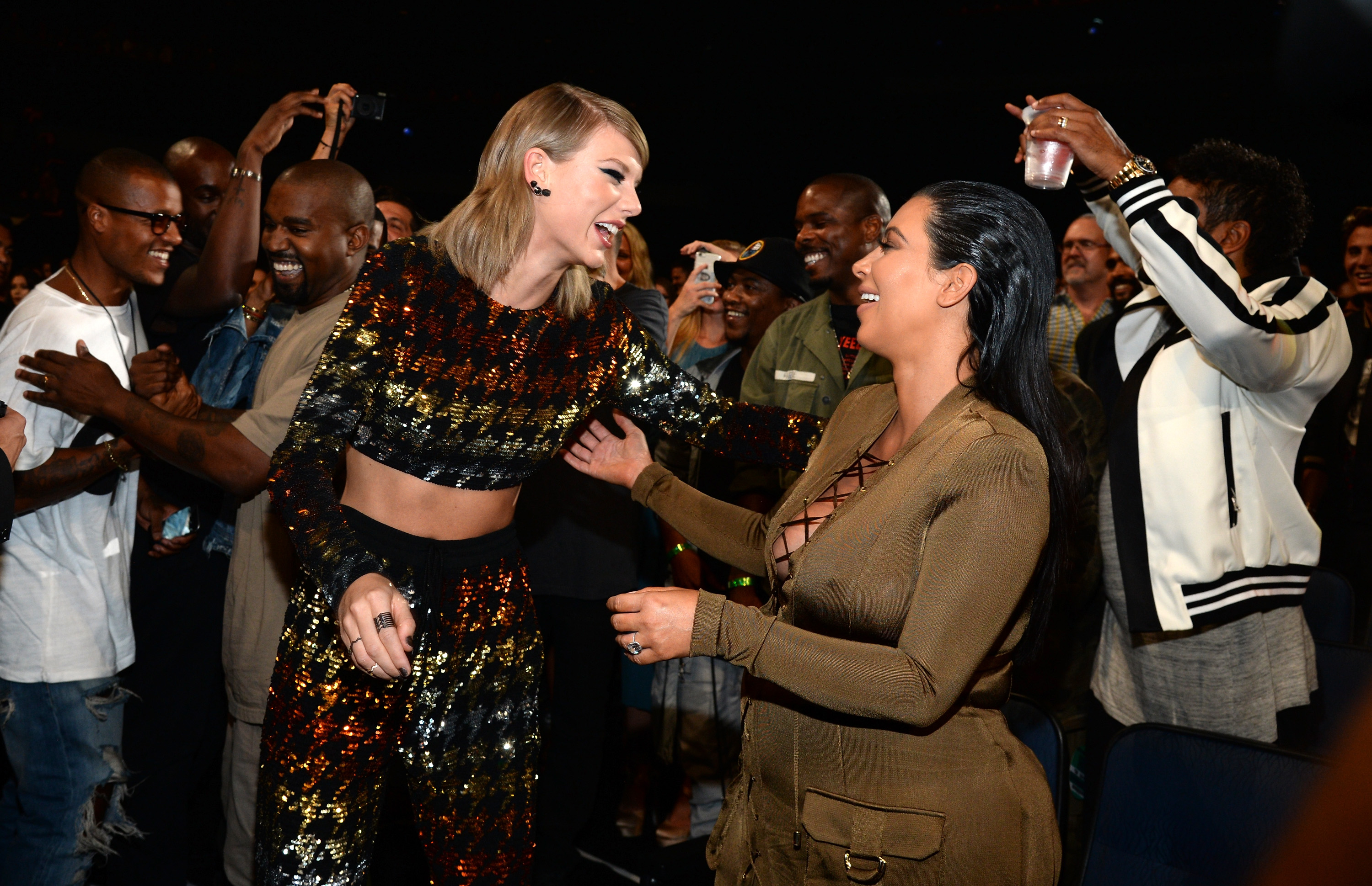 Kim Kardashian et Taylor Swift aux MTV Video Music Awards 2015.
