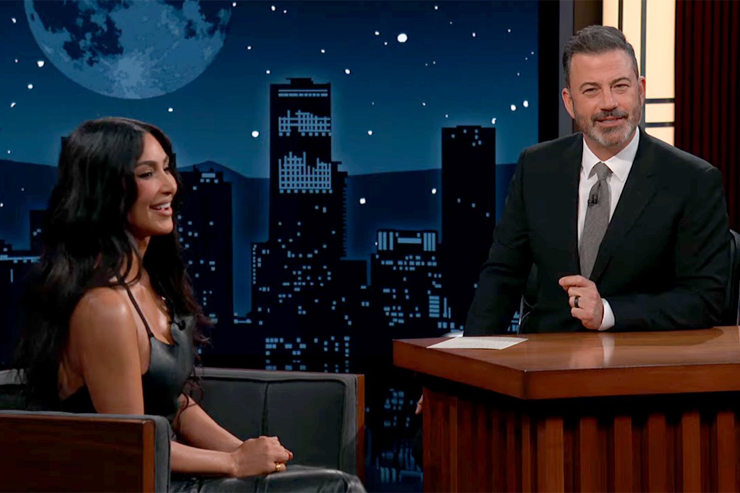 Kim Kardashian dissipe les rumeurs en ligne sur elle-même dans Jimmy Kimmel Live !
