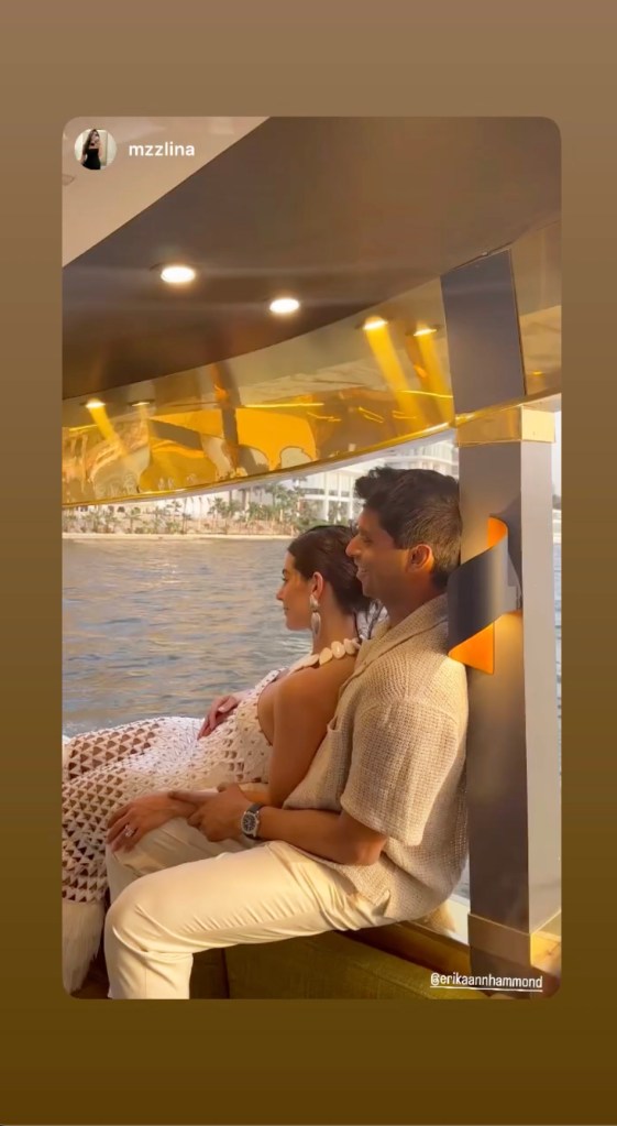 Ankur Jain et Erika Hammond sur un bateau.