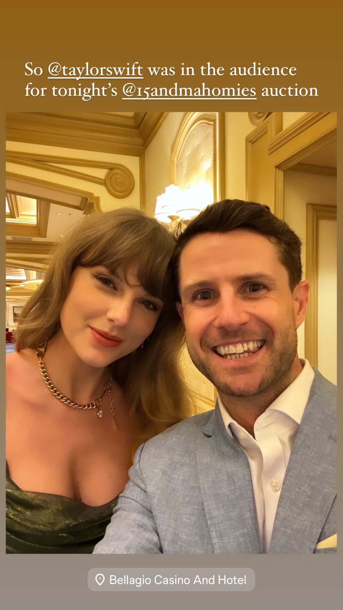 Un selfie de Taylor Swift et du commissaire-priseur Harry Santa-Olalla
