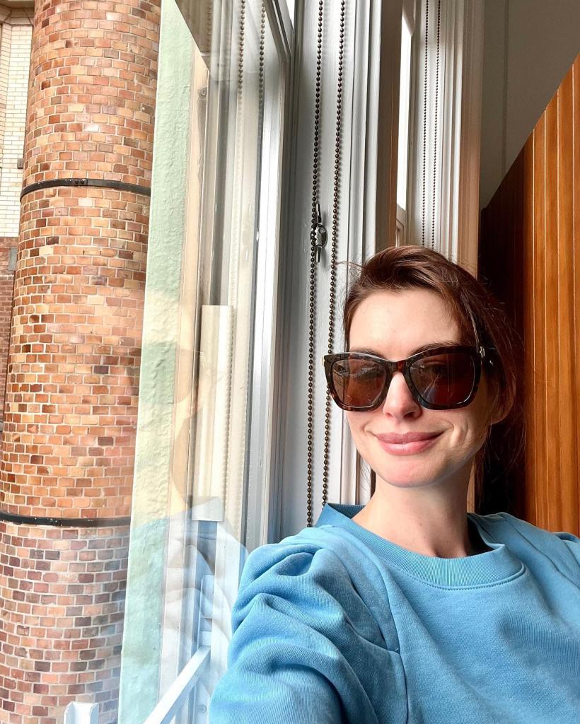Anne Hathaway en selfie. 