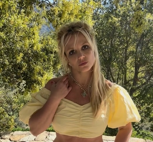Britney Spears en jaune