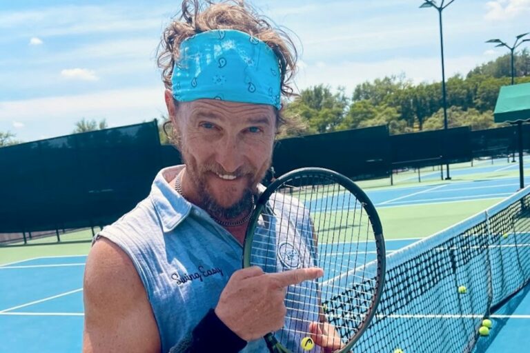 Matthew McConaughey arrive sur le court de tennis et d’autres clichés de stars